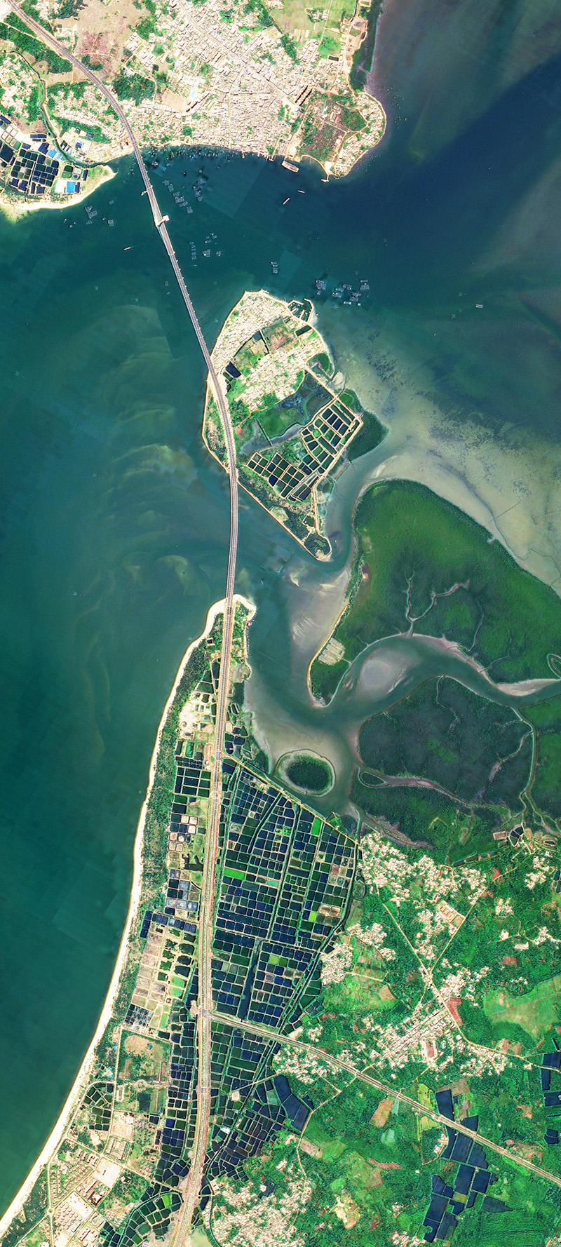 Foto Jambatan Rentas Laut China yang Dirakamkan oleh Satelit