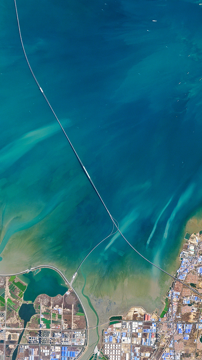 Foto Jambatan Rentas Laut China yang Dirakamkan oleh Satelit