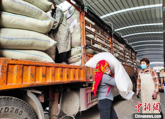 Jejak Kaki di Ibu Kota Rempah-ratus, Yulin 