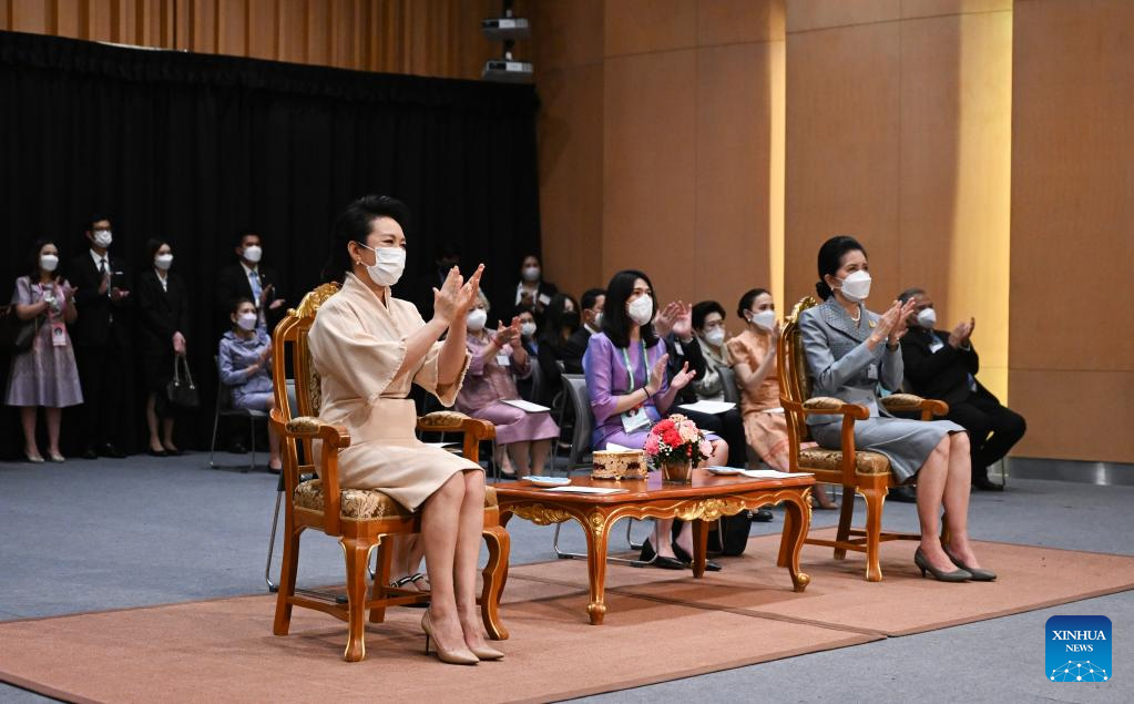 Peng Liyuan Kunjungi Institusi Muzik di Thailand