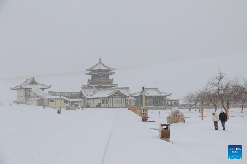 Pemandangan Salji di Dunhuang, Barat Laut China