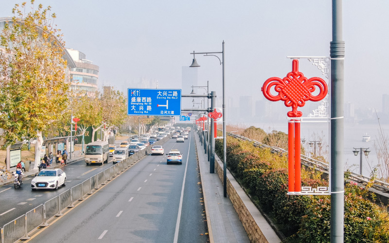 Lampu Perayaan Terangi Kota Wuhan