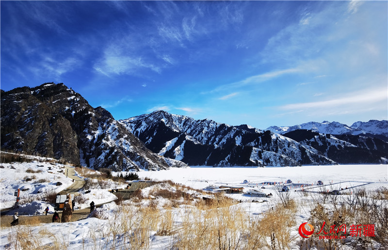 Pemandangan Salji Gunung Tianshan dan Tasik Tianchi Menggamit Kedatangan Pelancong