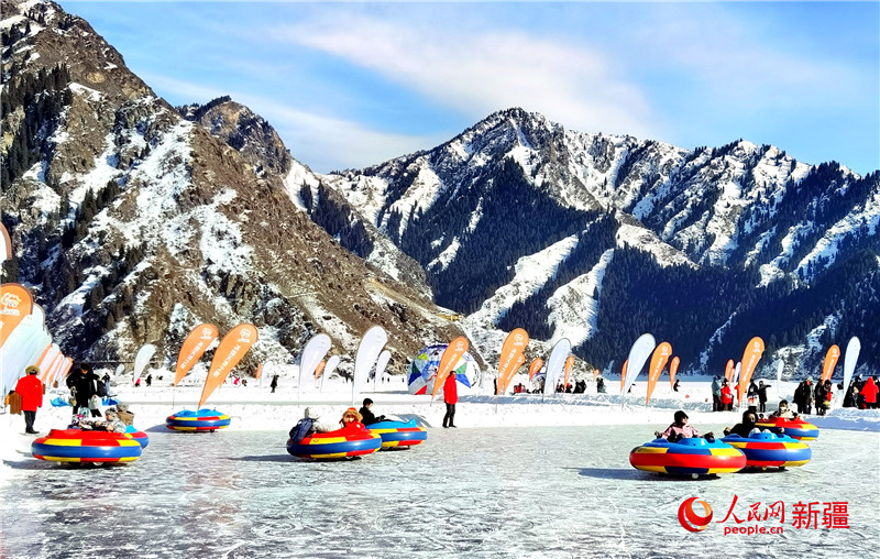 Pemandangan Salji Gunung Tianshan dan Tasik Tianchi Menggamit Kedatangan Pelancong
