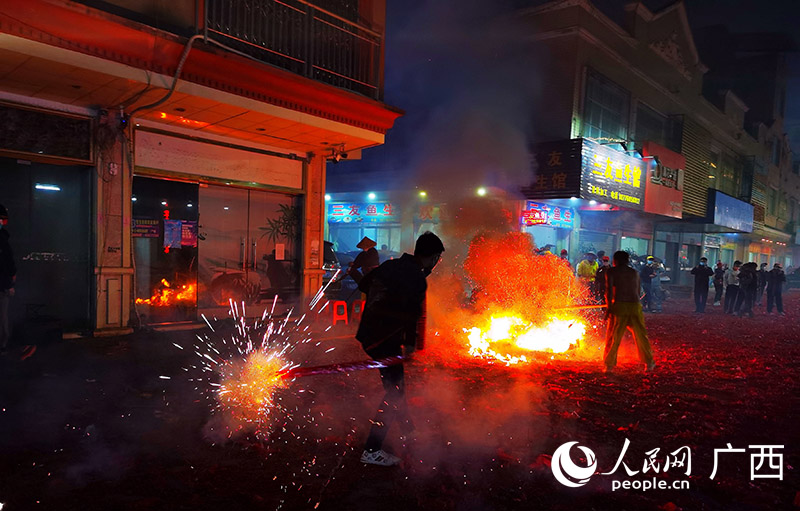 Tarian Naga Api Sambut Chap Goh Mei