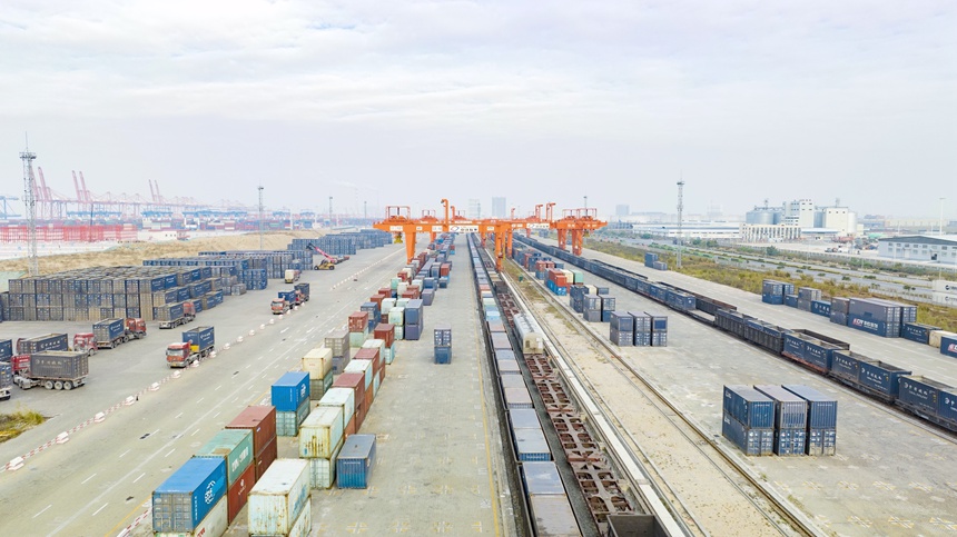 120,000 TEU Kargo Diangkut Koridor Darat-Laut Baharu sejak Awal Tahun