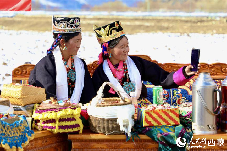 Petani Tibet Adakan Upacara Bajak Musim Bunga