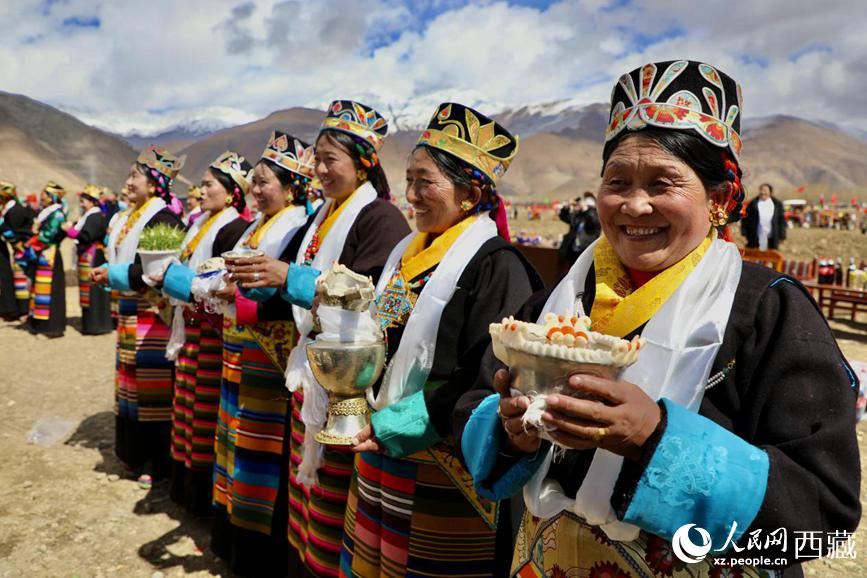 Petani Tibet Adakan Upacara Bajak Musim Bunga