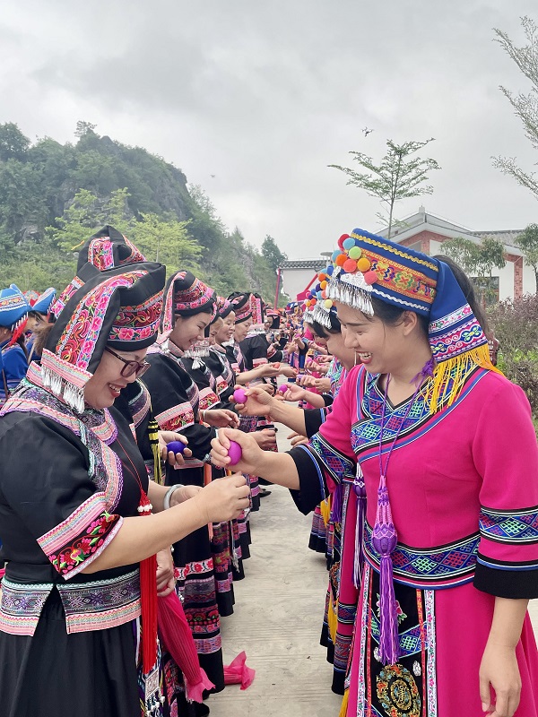 Aktiviti laga telur. (foto: Li Hongying/People.cn)