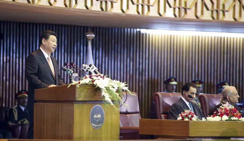 Presiden Xi Jinping memberi ucapan di Parlimen Pakistan pada 21 Aprill 2015. (Xinhua/Yao Dawei)