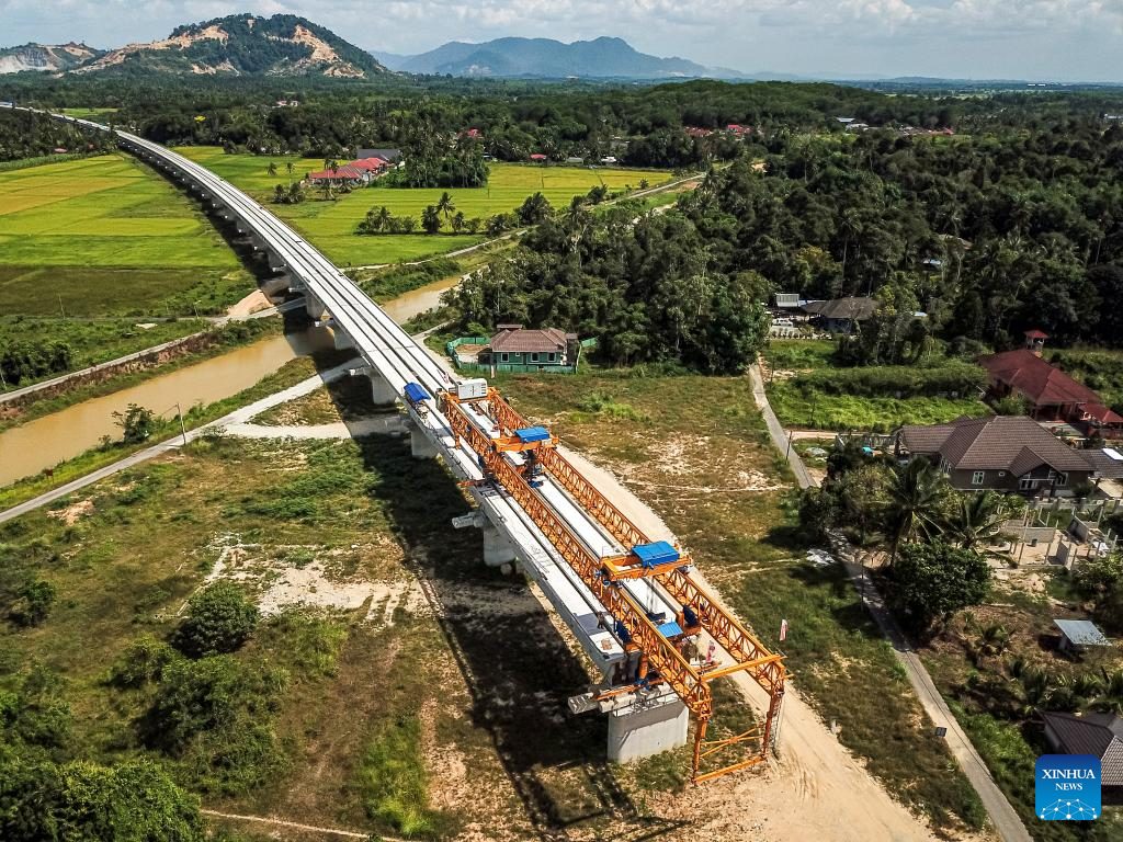 Foto udara yang diambil pada 26 April 2023 ini menunjukkan kawasan rasuk Laluan Rel Pantai Timur (ECRL), sebuah projek infrastruktur utama di bawah Inisiatif Jalur dan Laluan (BRI) di Kelantan, Malaysia. (Xinhua/Zhu Wei)