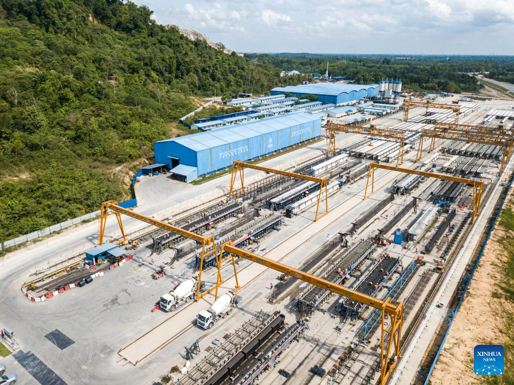 Foto udara yang diambil pada 26 April 2023 ini menunjukkan kawasan rasuk Laluan Rel Pantai Timur (ECRL), sebuah projek infrastruktur utama di bawah Inisiatif Jalur dan Laluan (BRI) di Kelantan, Malaysia. (Xinhua/Zhu Wei)