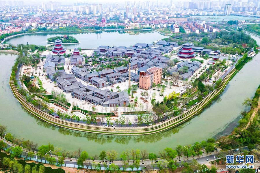 Blok bertema budaya Nanchuanlou letaknya di bahagian tengah bandar Cangzhou di tebing Terusan Besar. Tempat ini lokasi berlangsungnya Pesta Budaya Terusan, Pesta Makanan Terusan, Pameran Budaya dan Kreativiti Terusan serta acara-acara lain yang diadakan dari semasa ke semasa. (foto: Yang Yang/Xinhua)
