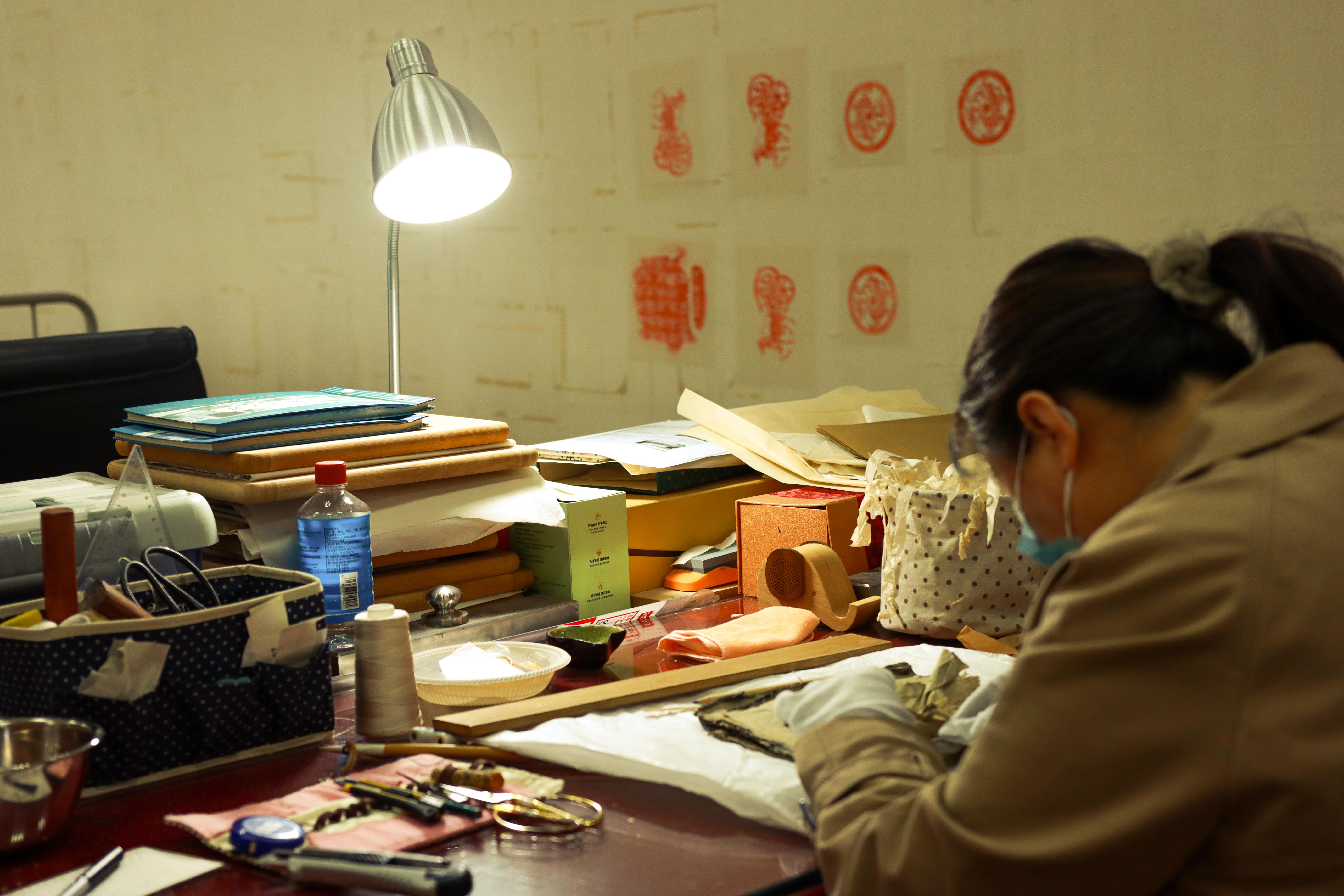 Wang Bin yang sedang bekerja. (foto: Qiu Yuzhe/People.cn)