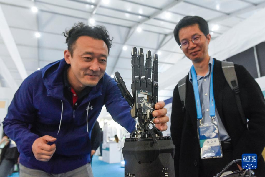 Sidang Kemuncak Robotik China ke-8 Buka Tirai