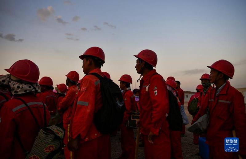 Barisan Pekerja Geofizik Gagahi Terjal