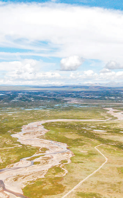 Foto menunjukkan Sungai Damqu, punca selatan Sungai Yangtze, yang terletak di provinsi Qinghai, barat laut China. (Foto oleh Zhang Long/Xinhua)