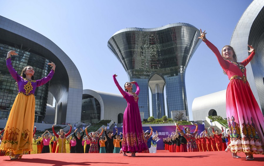 Festival Tarian di Xinjiang Dorong Pertukaran Budaya