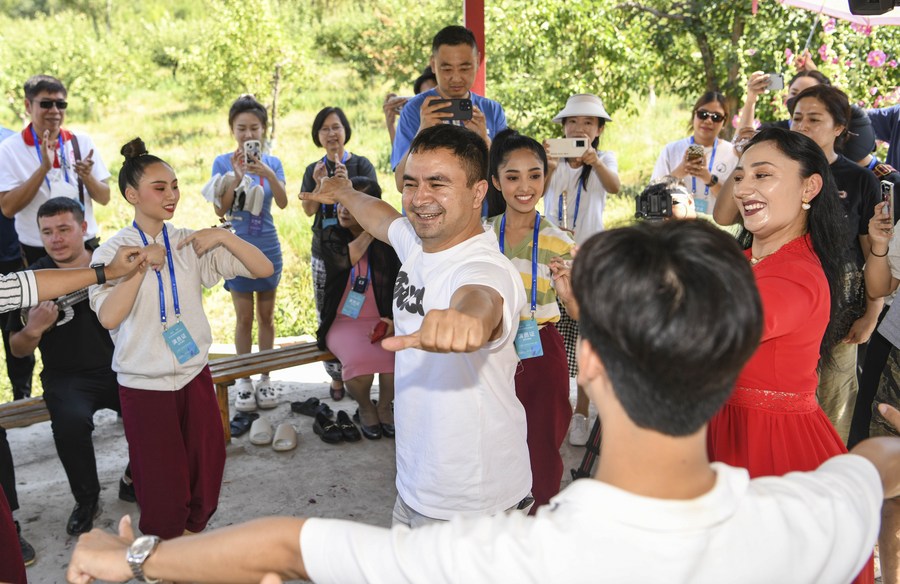 Festival Tarian di Xinjiang Dorong Pertukaran Budaya