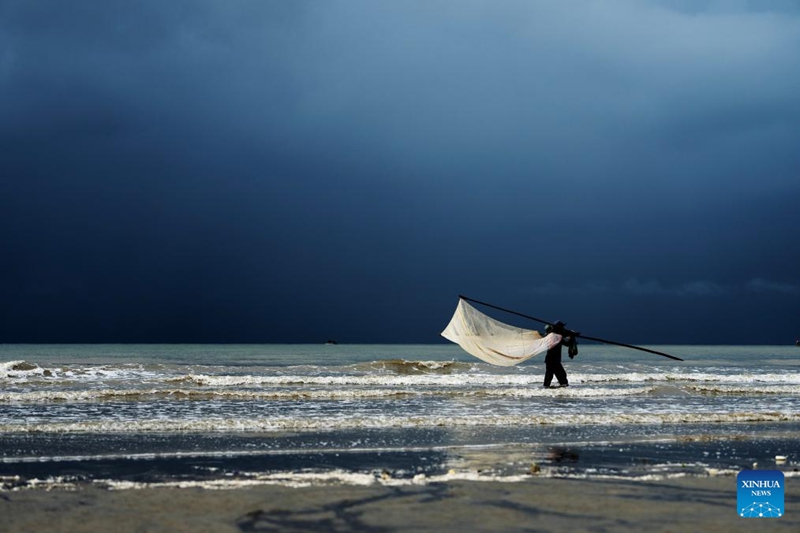 Warna-warni Pantai Jintan di Guangxi