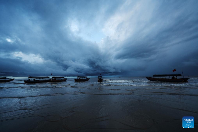 Warna-warni Pantai Jintan di Guangxi