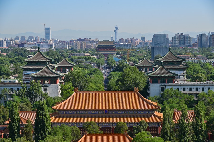 Foto yang diambil pada 21 Jun 2023 ini memaparkan Menara Dram dari sudut Taman Jingshan di Beijing, ibu negara China. (Xinhua/Li Xin)