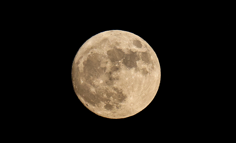 “Supermoon” Dirakam di Serata China