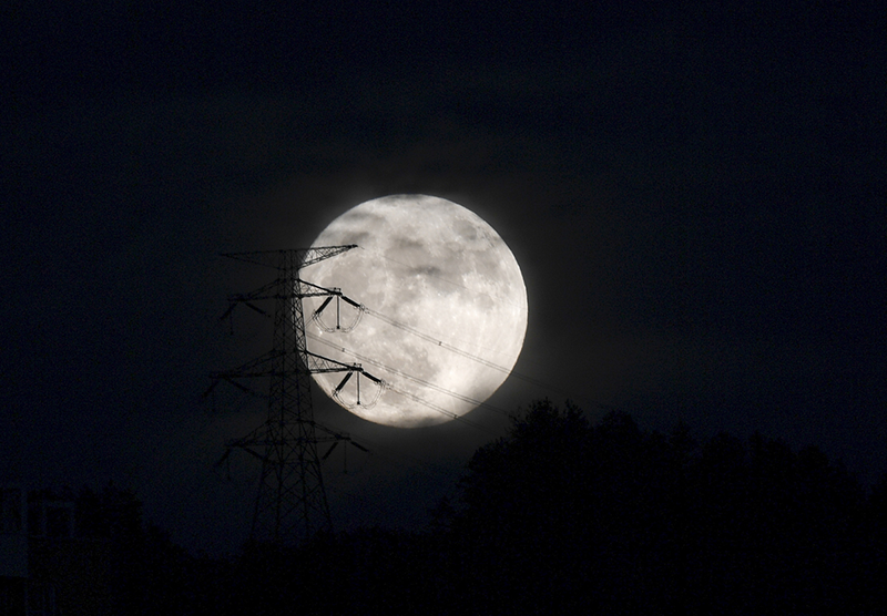 “Supermoon” Dirakam di Serata China