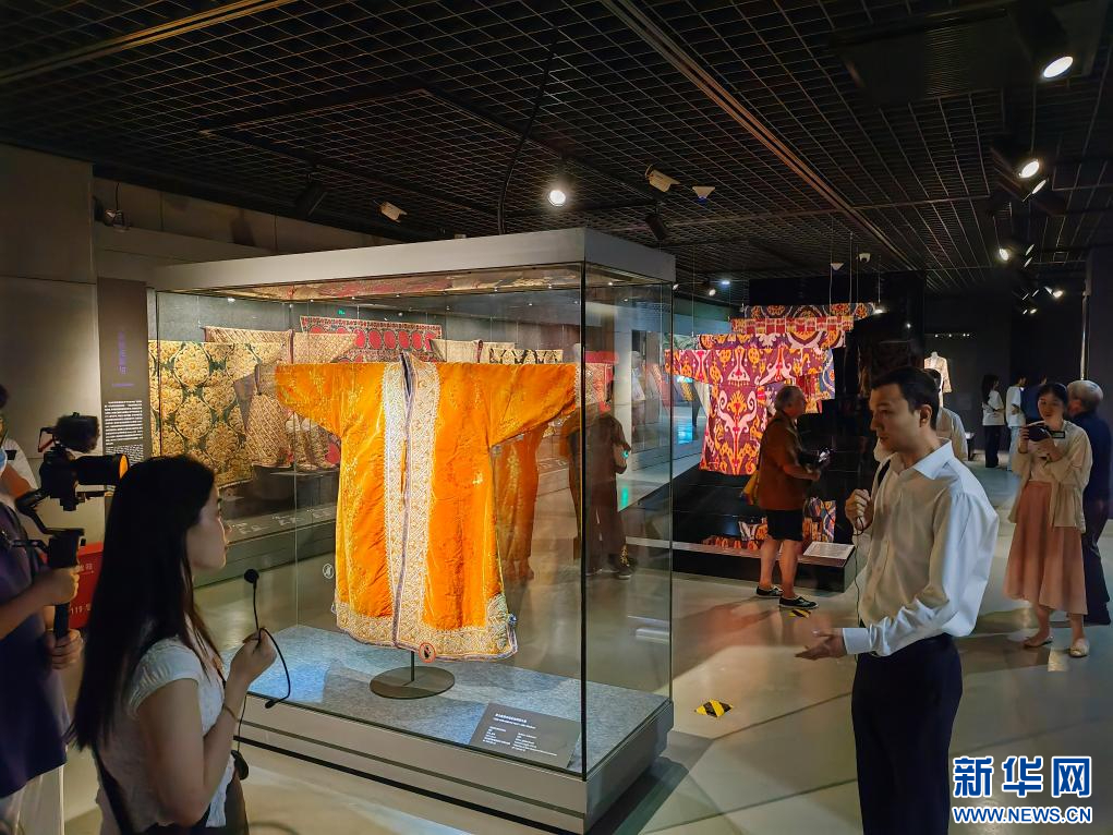 Menjelang Sukan Asia, Hangzhou Anjur Pameran Pakaian Asia