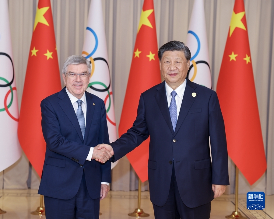 Xi Ditemui Presiden IOC