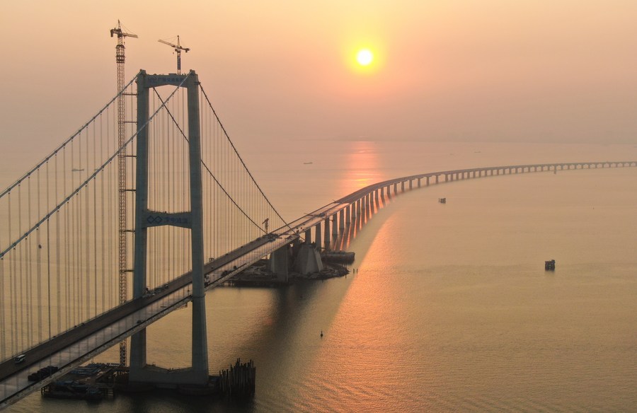 Lebuh Raya Rentas Laut Baharu China Hampir Siap