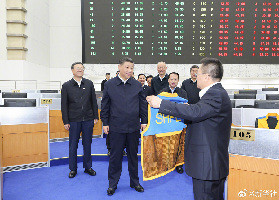 Presiden Xi Jinping melakukan tinjauan di Shanghai, timur China dari Selasa hingga Rabu.  Semasa berada di bandar itu, Xi meninjau Bursa Hadapan Shanghai, pameran hasil inovasi teknologi dan komuniti perumahan sewa bersubsidi kerajaan.