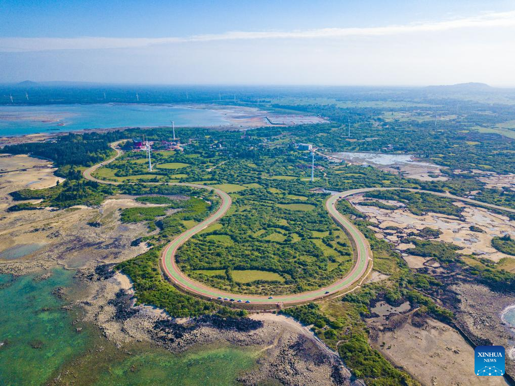 Lebuh Raya Persiaran Pesisir Pantai Dibuka di Hainan