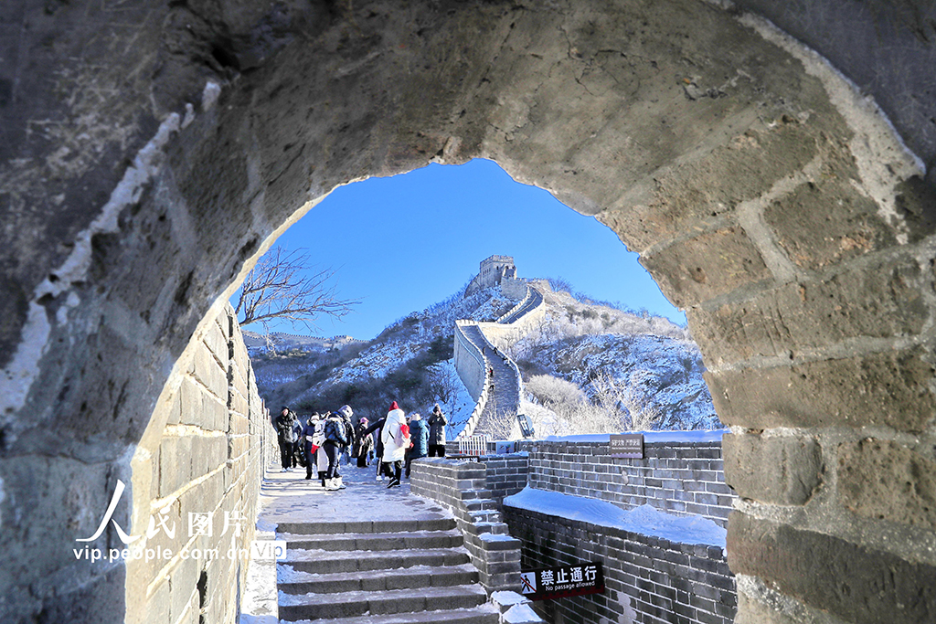 Panorama Tembok Besar Berselimut Salji