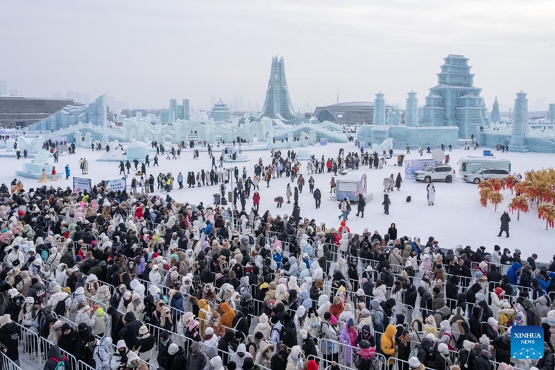 Gelongsor Ais 521 Meter Jadi Tarikan Utama Dunia Ais dan Salji Harbin