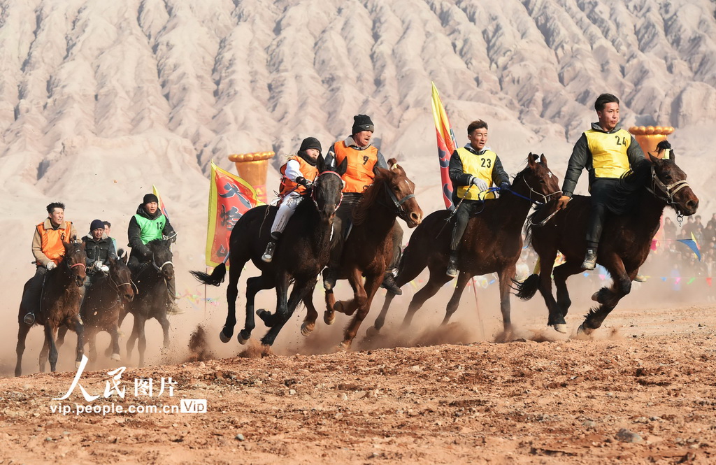 Perlumbaan kuda diadakan di Gunung Huoyan pada 27 Januari. (Foto/Liu Jian)