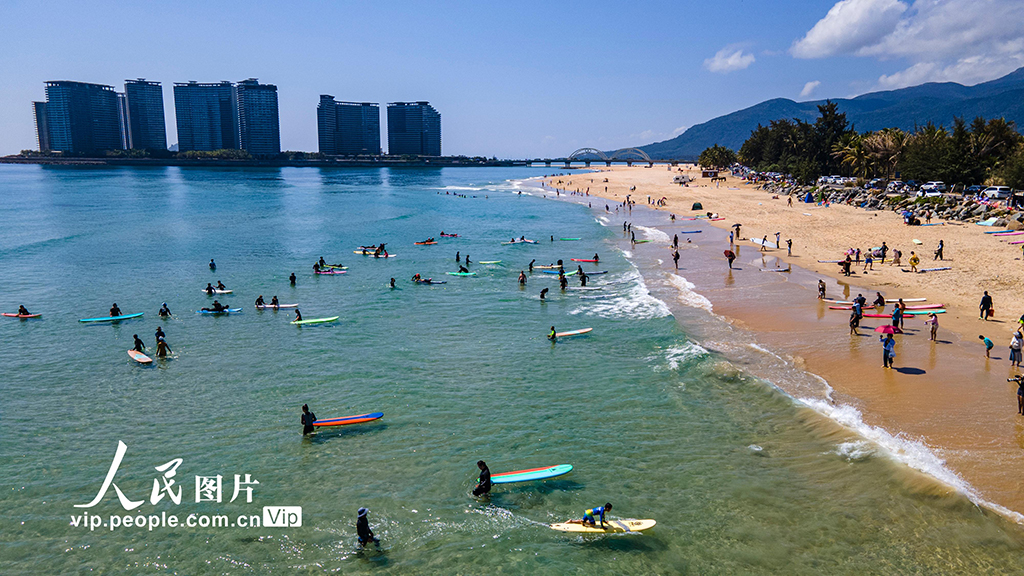 Sukan Luncur Air Rancak di Hainan Sepanjang Cuti TBC