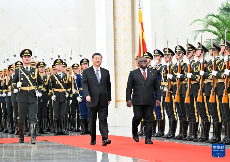 Xi Adakan Rundingan dengan Presiden Sierra Leone