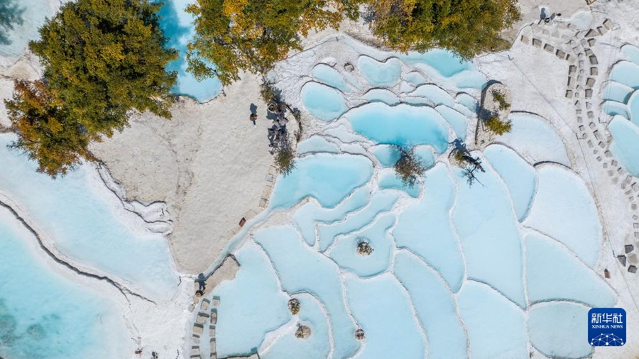 Tempat Awan Putih Jatuh ke Bumi