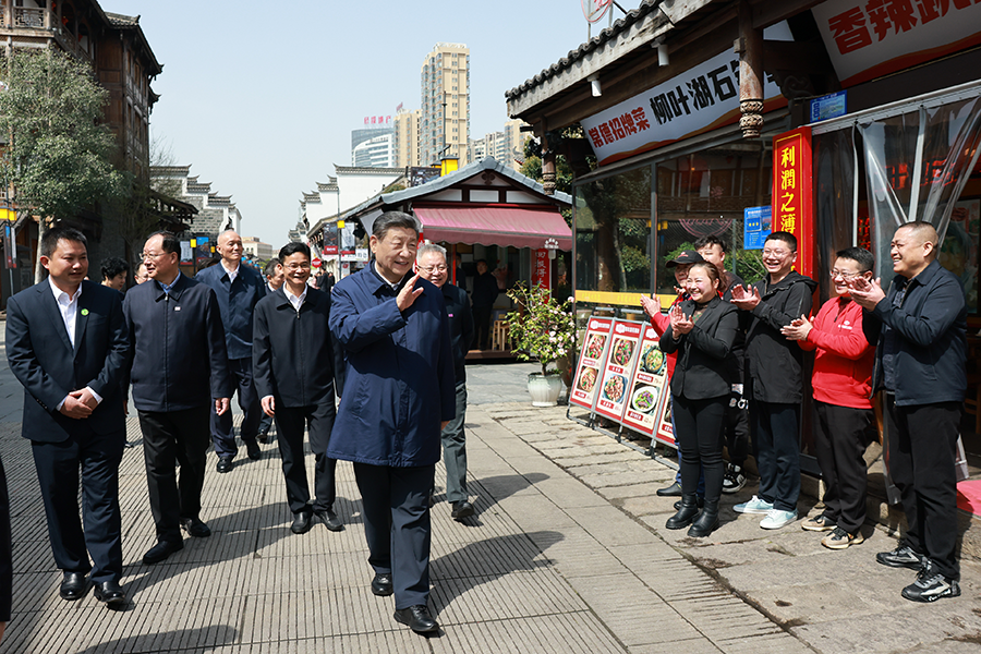 Xi Buat Tinjauan di Bandar Changde