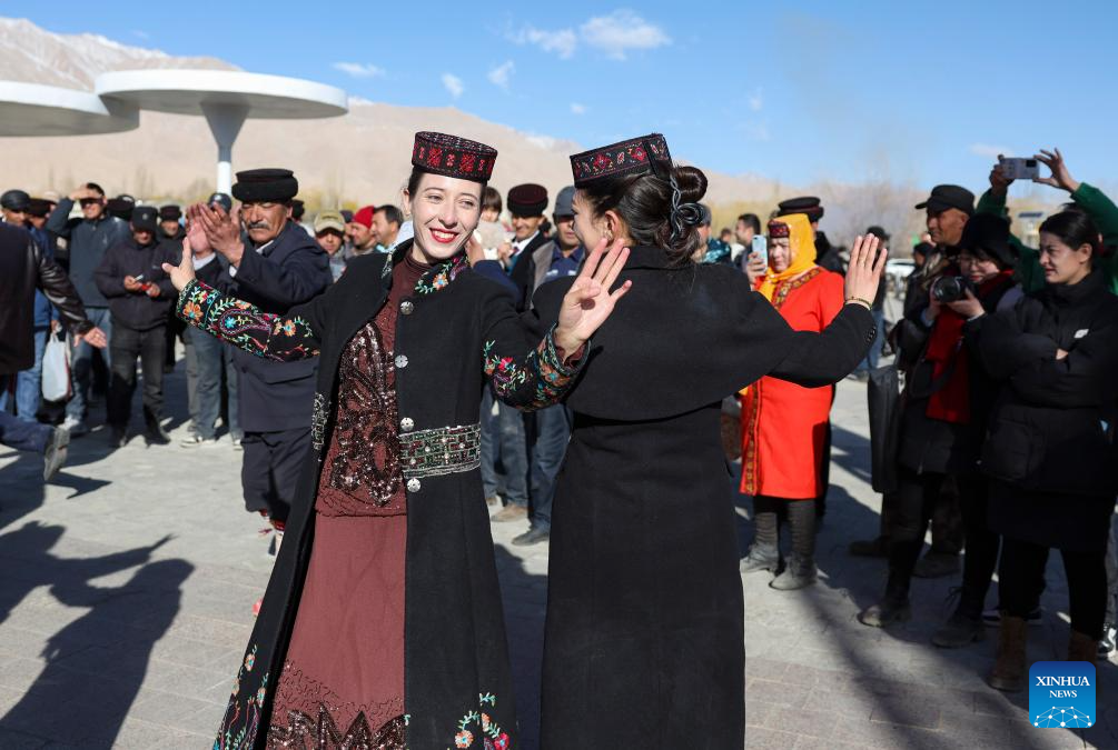 Pesta Semai, Ambil Air Disambut di Xinjiang