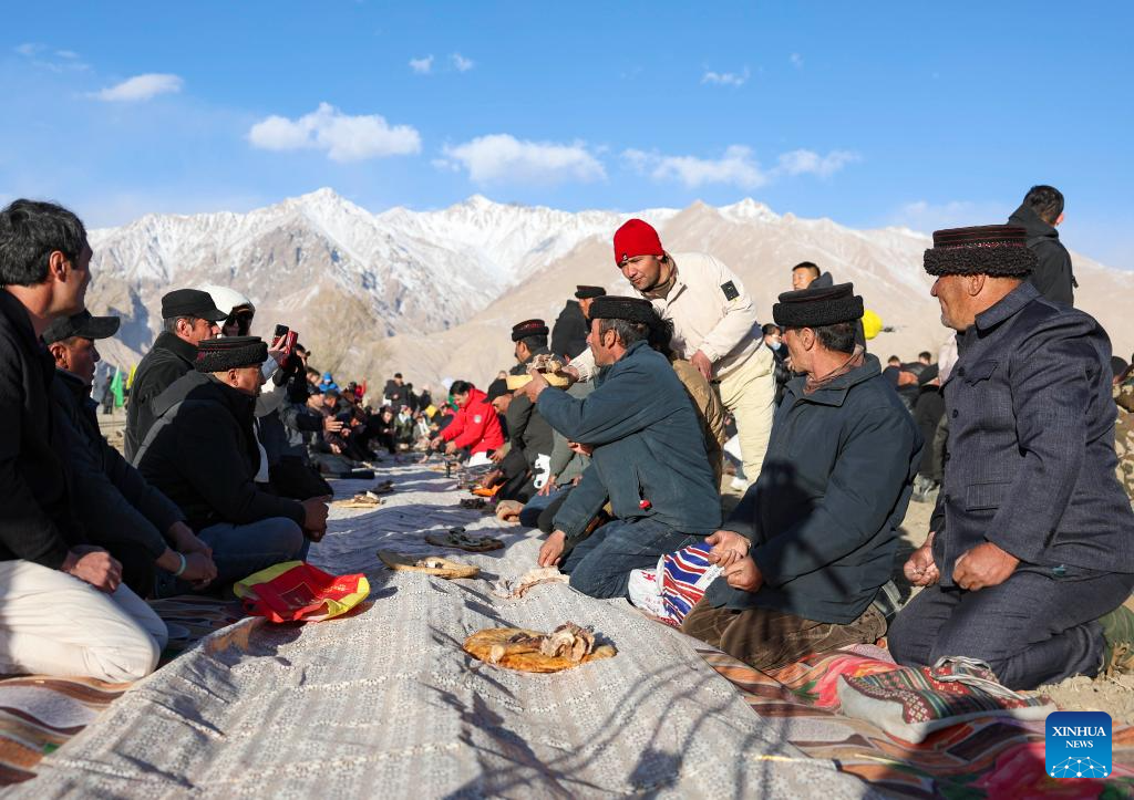 Pesta Semai, Ambil Air Disambut di Xinjiang
