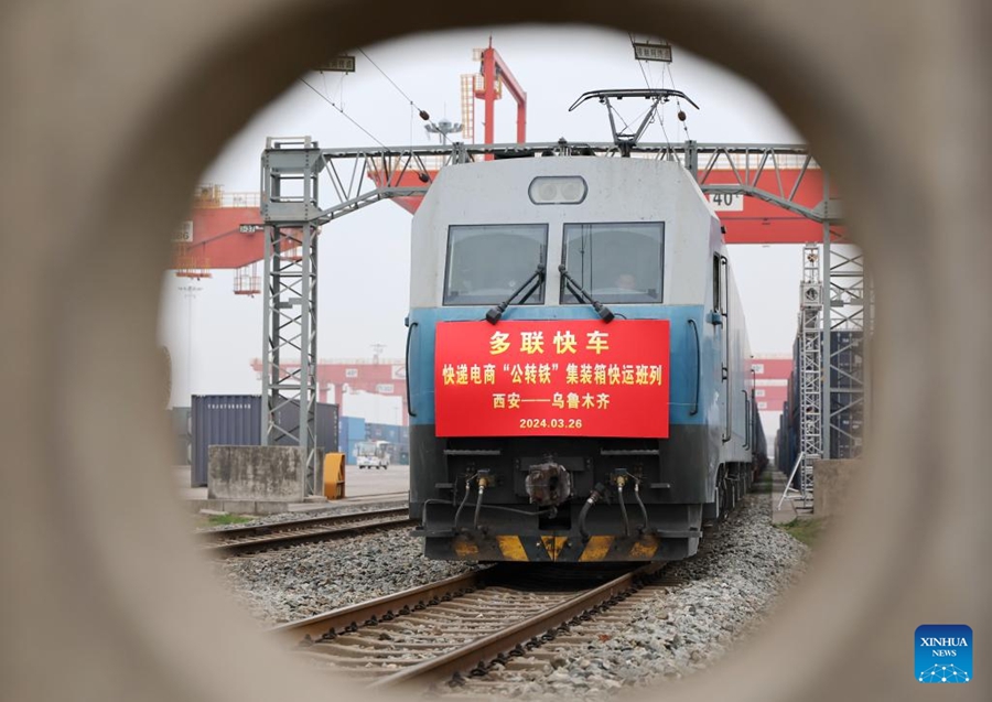Perkhidmatan Kereta Api Kargo Barangan E-Dagang Xi'an-Urumqi Mula Beroperasi