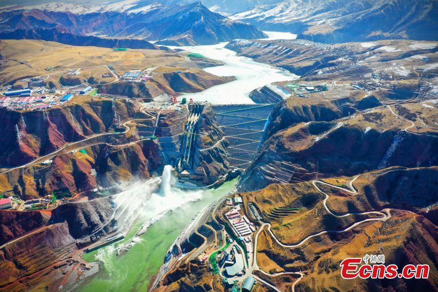 Foto bertarikh 31 Mac 2024 menunjukkan Stesen Hidrokuasa Maerdang, fasiliti di altitud tertinggi yang seumpamanya di China, yang terletak di hulu Sungai Kuning di Daerah Maqen, Wilayah Autonomi Tibet Guoluo, Wilayah Qinghai. (foto/China News Service)