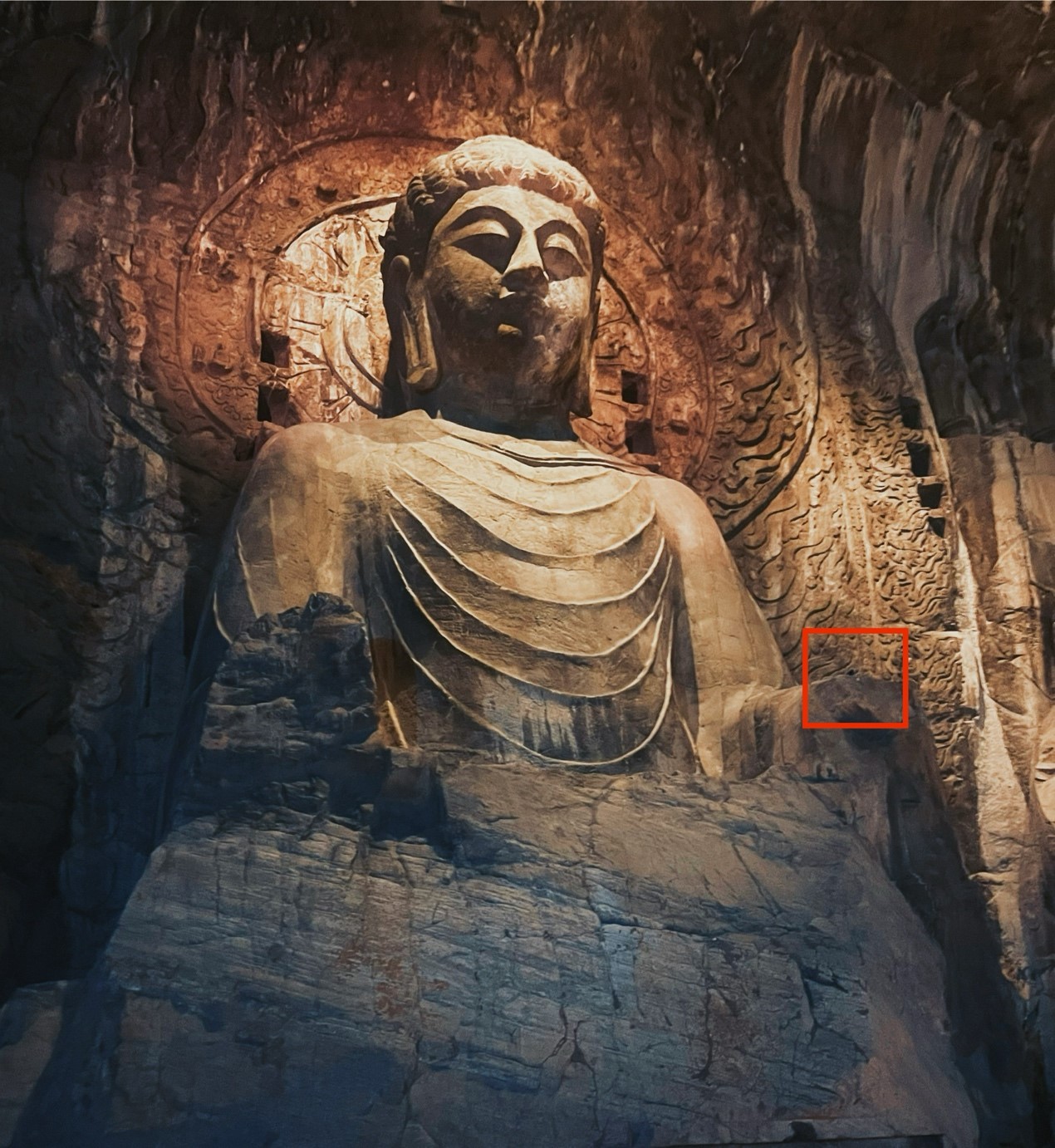 Penjalar dinding di Patung Vairocana di Groto Longmen. (Foto oleh Chizao)