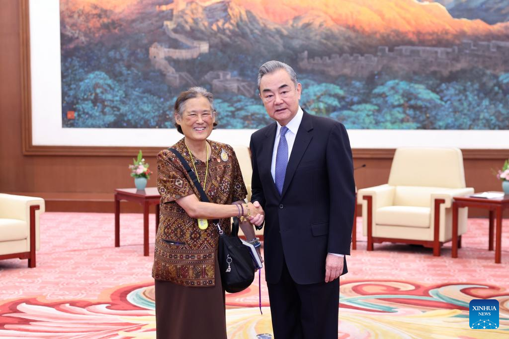 Wang Yi Bertemu Puteri Sirindhorn
