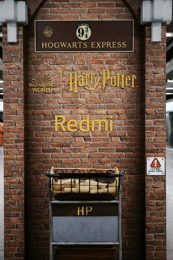 Peminat Harry Potter Teruja Naiki Platform 9¾ di Beijing