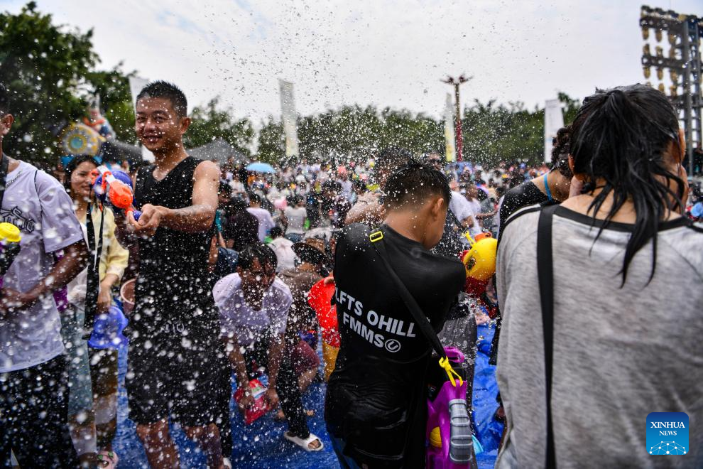 Orang Ramai Sambut Pesta Songkran di Yunnan