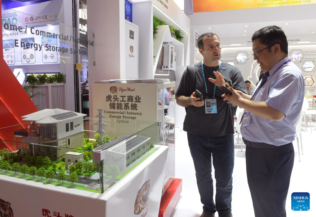 Canton Fair Buka Tirai, Catat Ledakan Pembeli Luar Negara