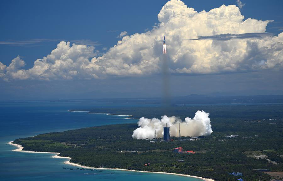 Prob penyelidikan Marikh dilancarkan pada roket Long March-5 dari Tapak Pelancaran Kapal Angkasa Wenchang di Wilayah Hainan, selatan China, 23 Julai 2020. (Xinhua/Guo Cheng)